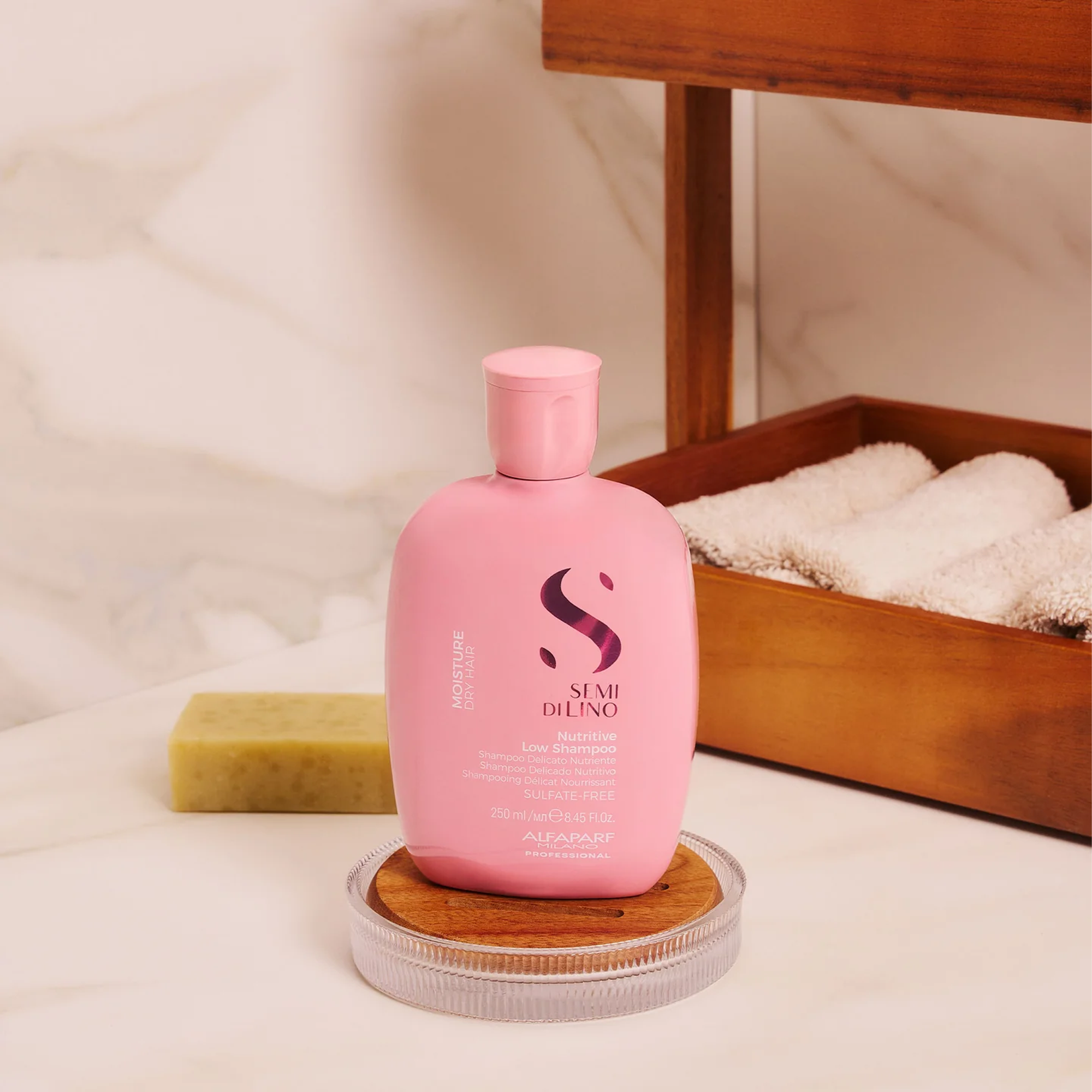 Alfaparf Semi Di Lino Moisture Nutritive Low Şampuan 250 ml - Saçları nemlendirip besleyen düşük pH'lı şampuan