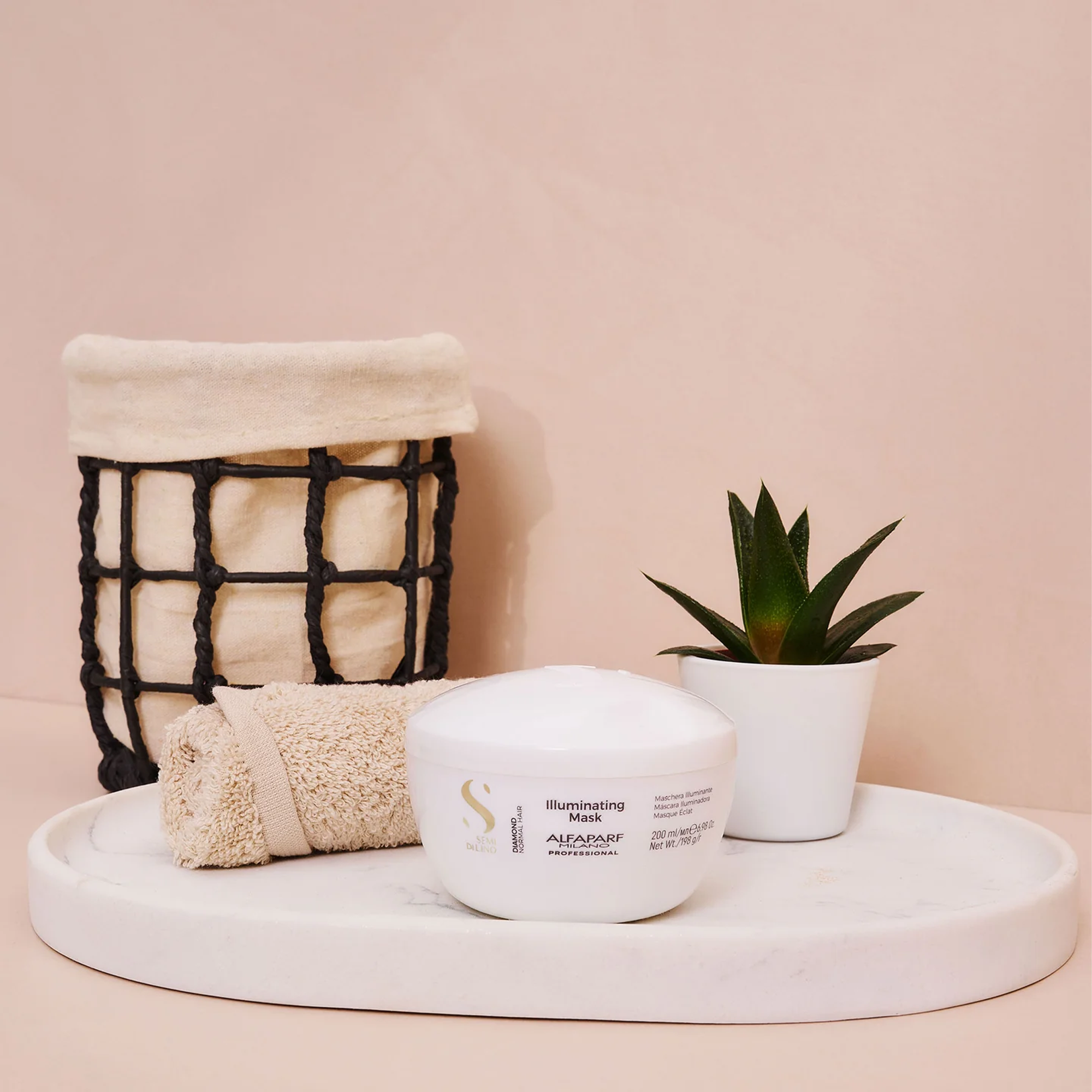 Alfaparf Diamond Illuminating Linen Semi Mask 200 ml - Işıltılı ve parlak saçlar için besleyici, onarıcı maske