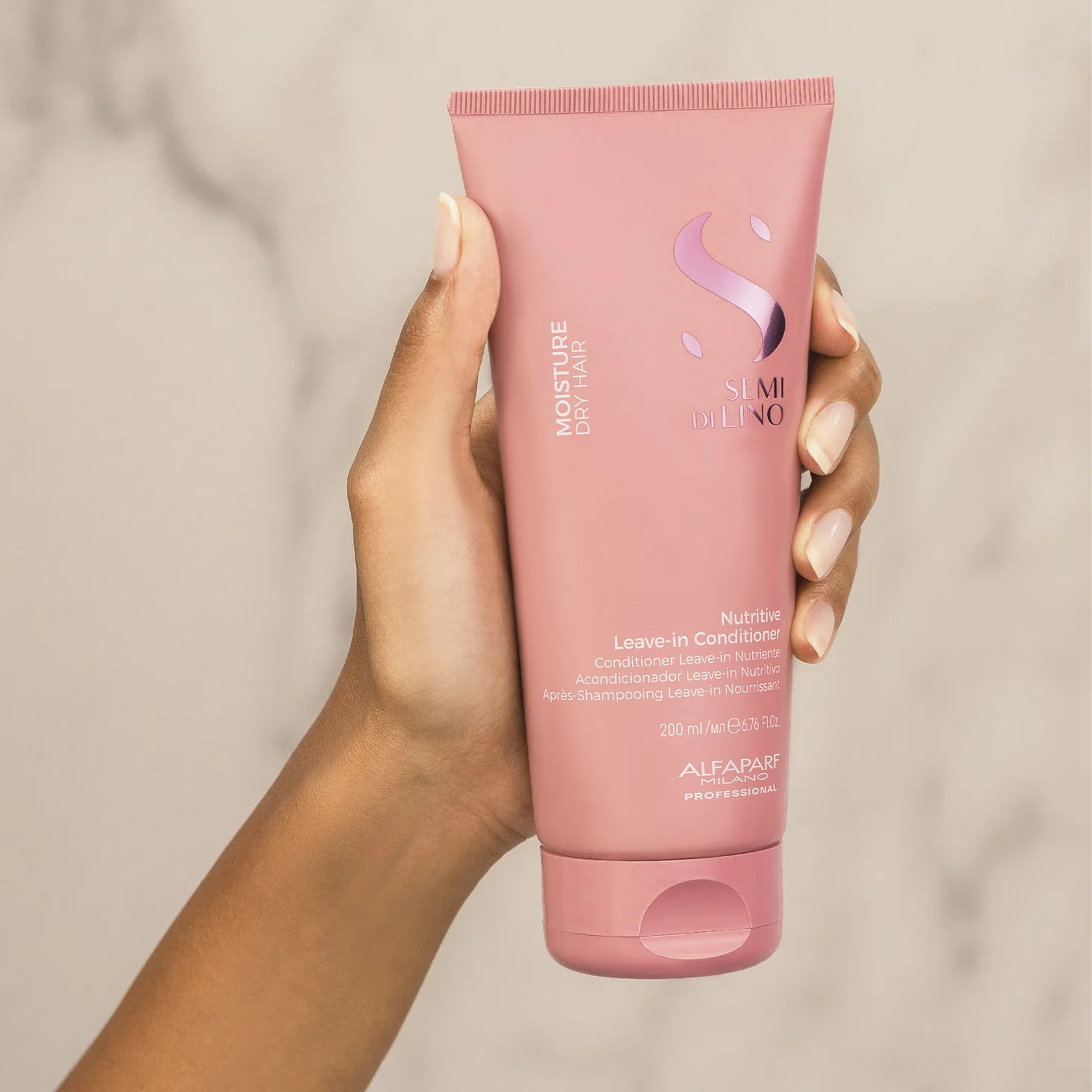 Alfaparf Semi Di Lino Moisture Nutritive Leave-in Conditioner 200 ml - Saçları nemlendirip yumuşatan, durulama gerektirmeyen bakım kremi