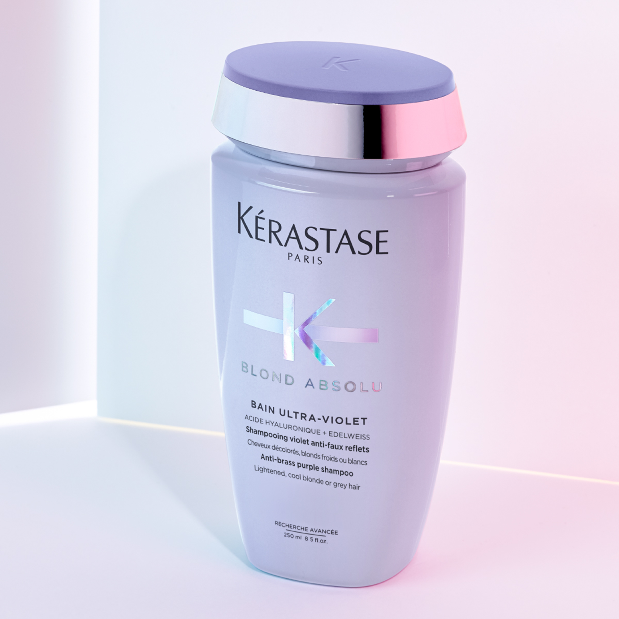 Kerastase Blond Absolu Bain Ultra-Violet İstenmeyen Turuncu Yansımaları Nötralize Eden Şampuan 250 ml - Saçın doğal ışıltısını ortaya çıkarırken sarı ve turuncu yansımaları engelleyen mor şampuan