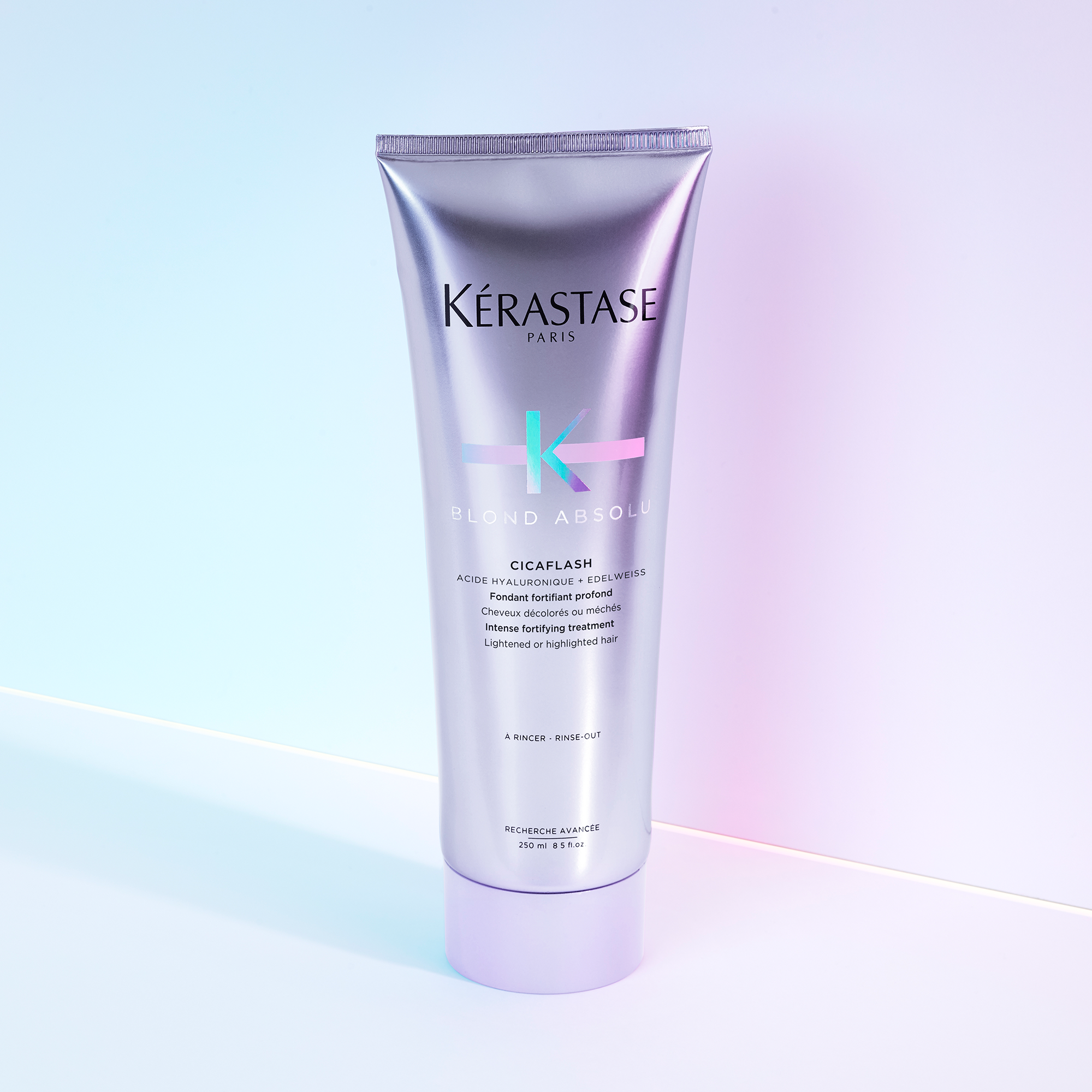 Kerastase Blond Absolu Cicaflash Sarı Saçlar için Parlaklık Veren Durulanan Saç Bakım Kremi 250 ml - Boyalı sarı saçlara anında ışıltı ve canlılık sağlayan, besleyici bakım kremi