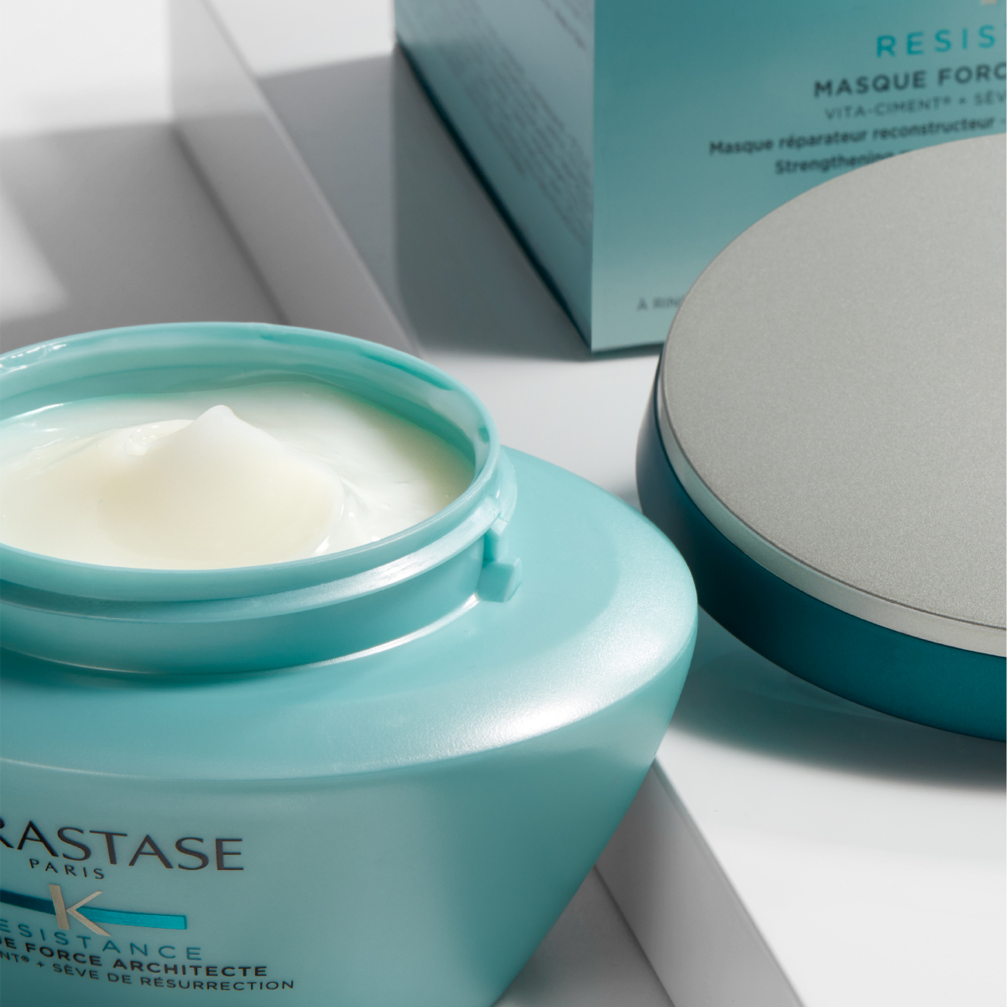 Kerastase Resistance Reconstruction Masque Force Architecte Zayıf ve Yıpranmış Saçlar için Onarıcı Maske 200 ml – Saçın doğal dengesini koruyarak yoğun bakım sunan, profesyonel kullanıma uygun maske.
