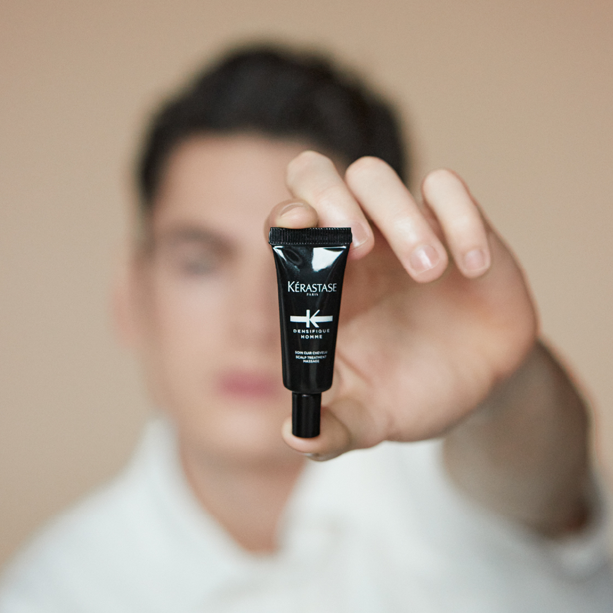 Kerastase Densifique Homme Saç Yoğunlaştırıcı Bakım Kürü 30 x 6 ml – Saç köklerini canlandırarak daha güçlü ve sağlıklı saç uzamasını destekleyen 30 günlük bakım kürü.