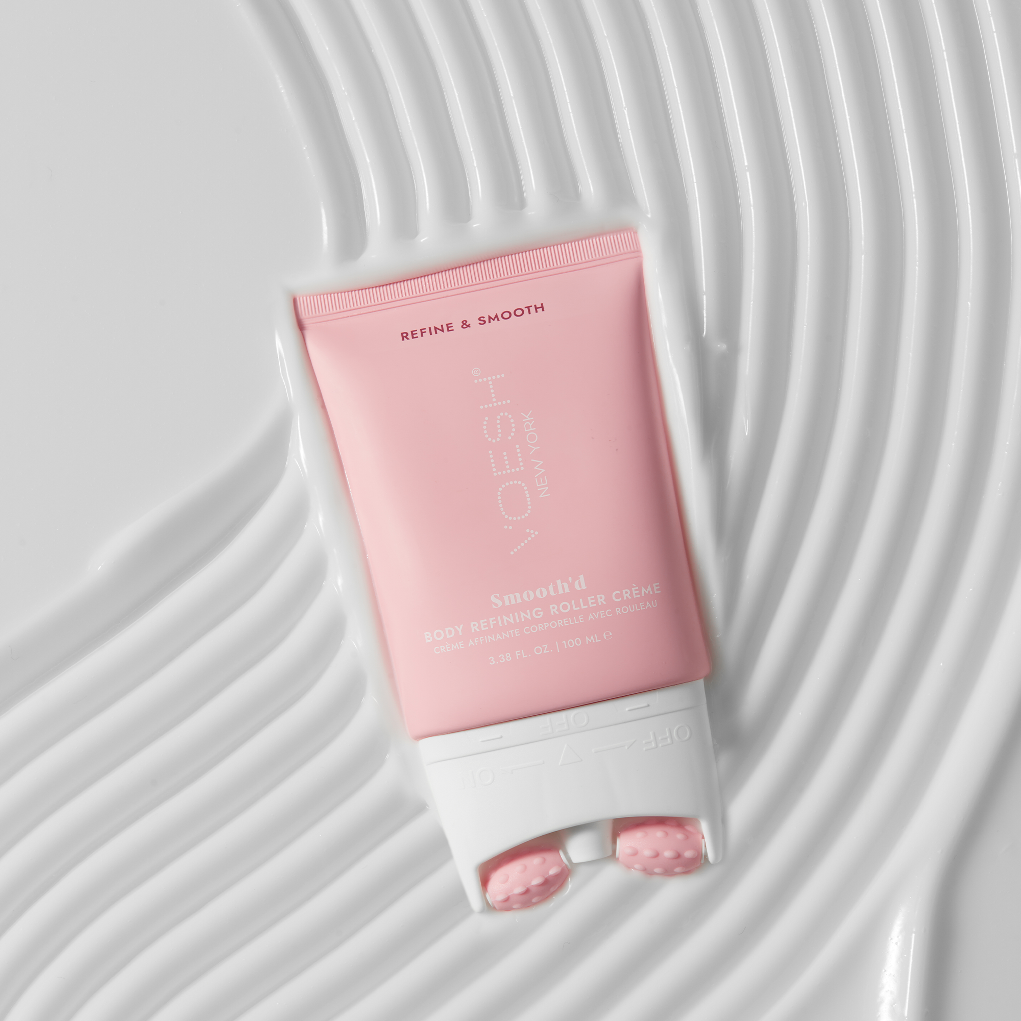 Voesh New York Smooth'D Body Refining Roller Krem 100 ml - Vücuda uygulama kolaylığı sağlayan özel roller başlıkla pratik kullanım sunar.
