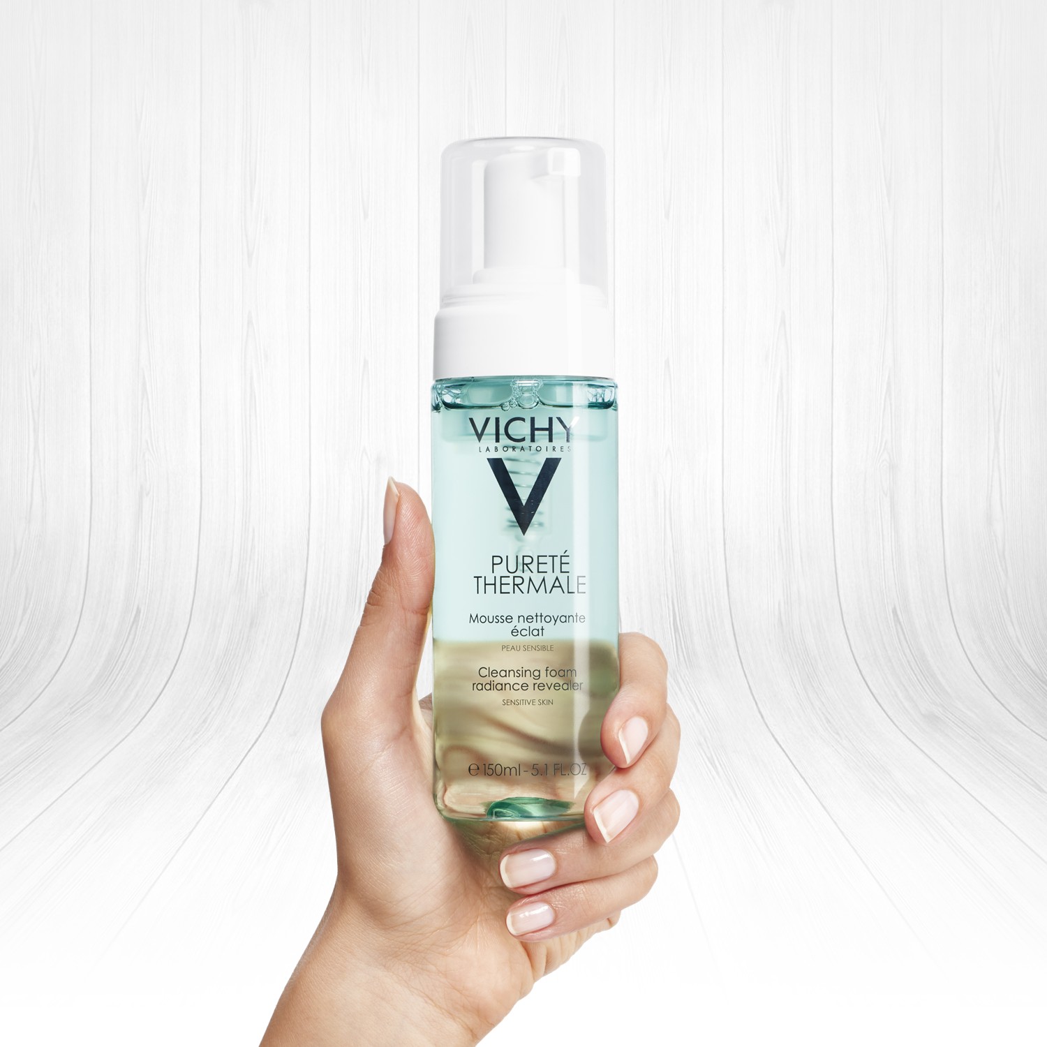 Vichy Purete Thermale Eau Moussant Hassas Ciltler için Yüz Temizleyici Köpük 150 ml – Hassas ciltler için nazik bir şekilde temizlik sağlayan, pürüzsüz ve ferah bir his bırakan köpük formülü.