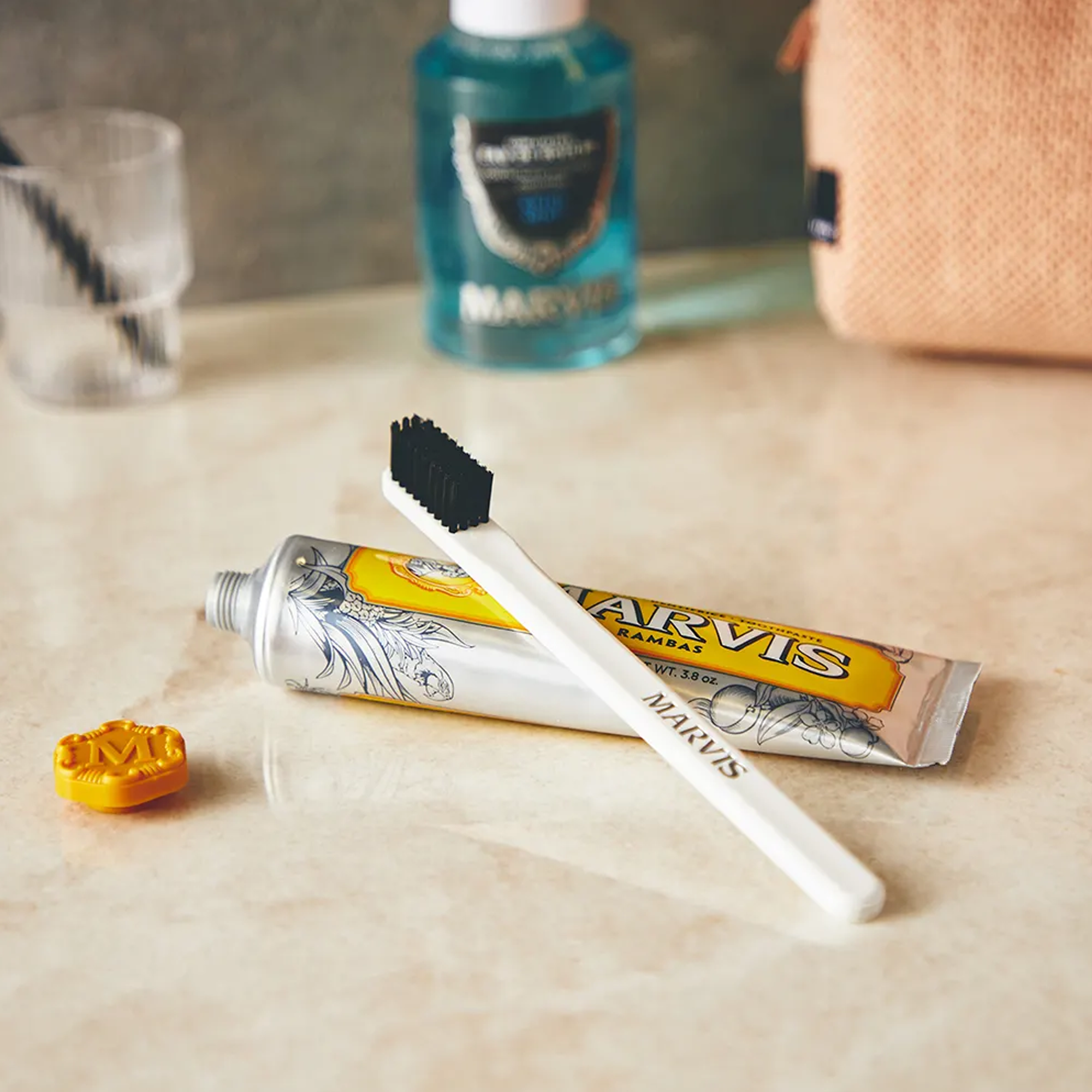 Marvis Toothbrush White Soft Diş Fırçası - Yumuşak kıllarıyla dişleri nazikçe temizleyen, kaliteli beyaz diş fırçası