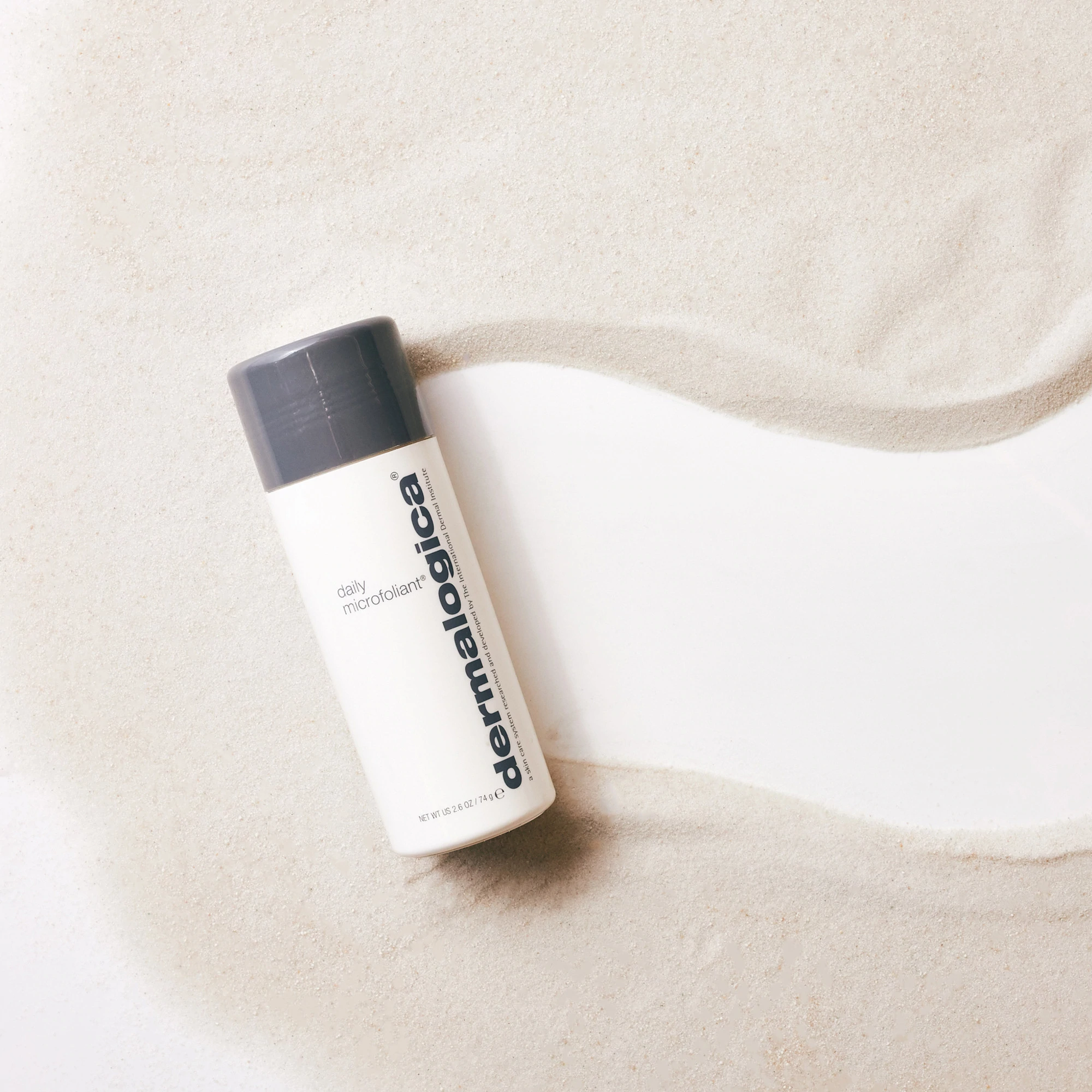 Dermalogica Daily Microfoliant Aydınlatıcı Eksfoliant 74 g - Cildin yenilenmesini sağlar, canlı ve ışıltılı bir görünüm sunar.