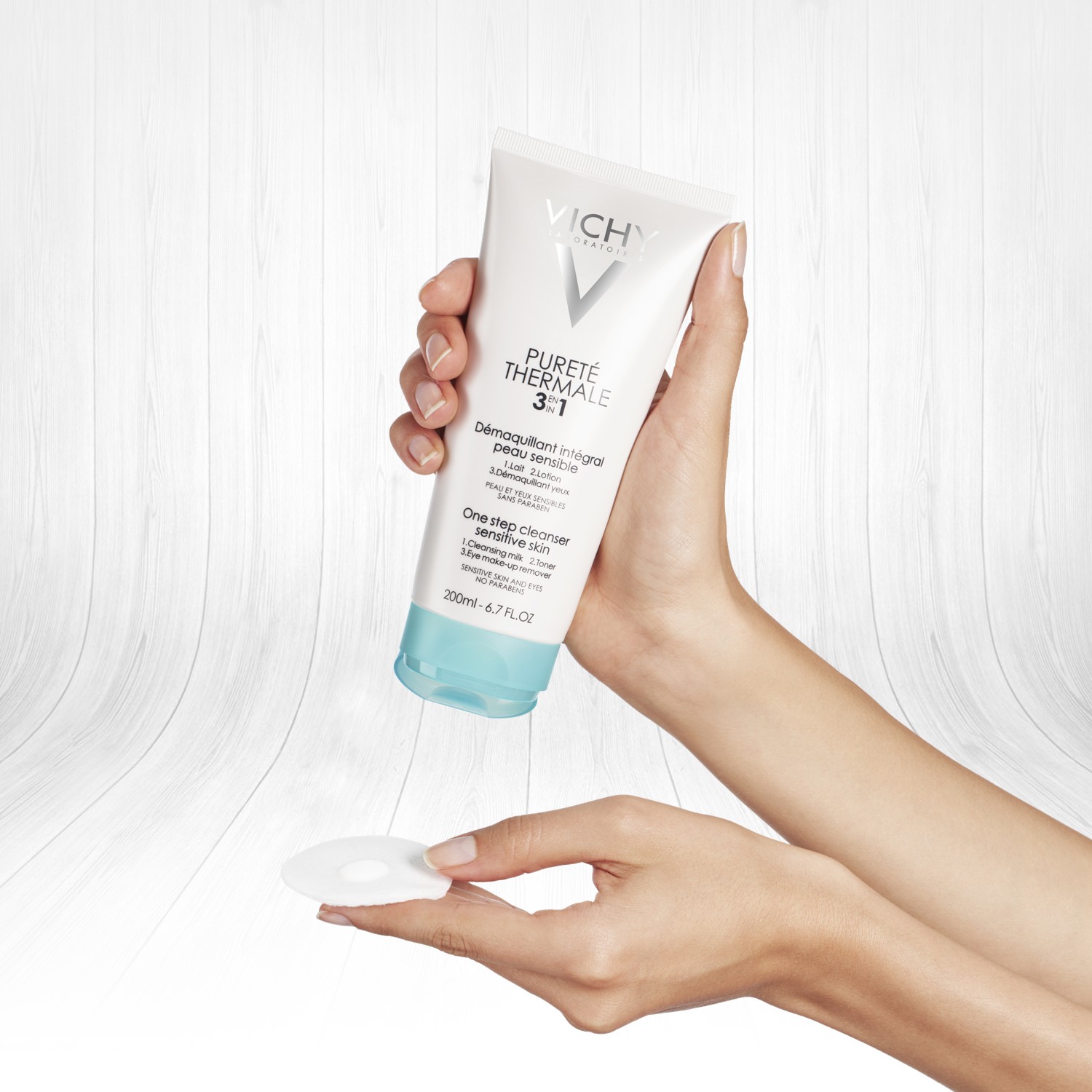 Vichy Purete Thermale 3'ü 1 Arada Yüz Temizleyicisi 200 ml – Makyajı temizleyip cildi arındıran, ferahlatıcı etkili 3'ü 1 arada yüz temizleyici.