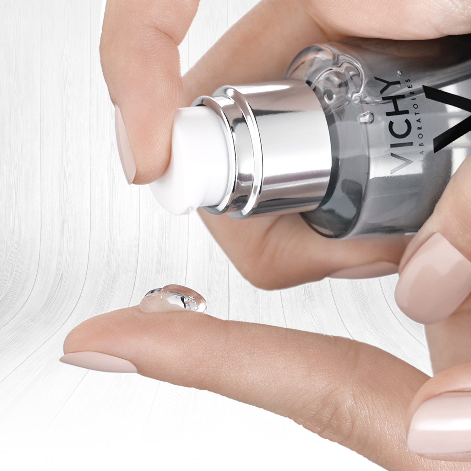 Vichy Mineral 89 Nemlendirici Yüz Serumu 50 ml – Cilt bariyerini güçlendiren, 50 ml'lik Vichy Mineral 89 nemlendirici yüz serumu.