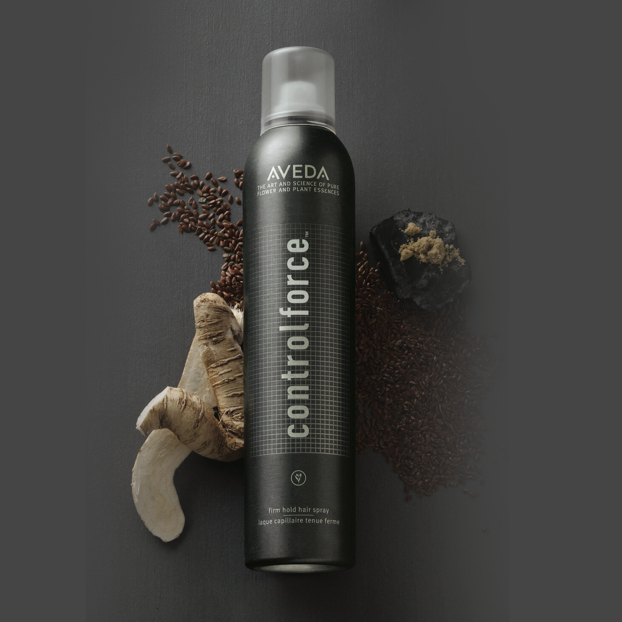 Aveda Control Force Güçlü Tutuşlu Saç Spreyi 300 ml – Saç şeklinizi tüm gün boyunca sabitleyen, 300 ml'lik Aveda Control Force güçlü tutuşlu saç spreyi.
