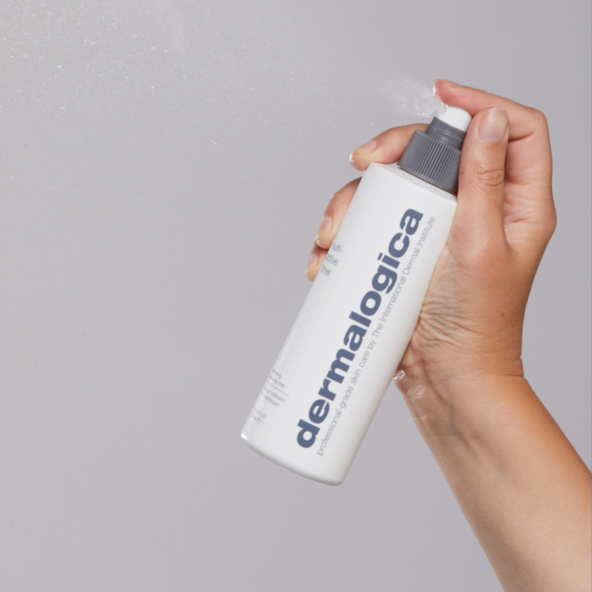 Dermalogica Multi Active Toner Yüz Sprey Toniği 250 ml - Cilt tonunu dengeleyip nemlendirir, taze bir his bırakır.