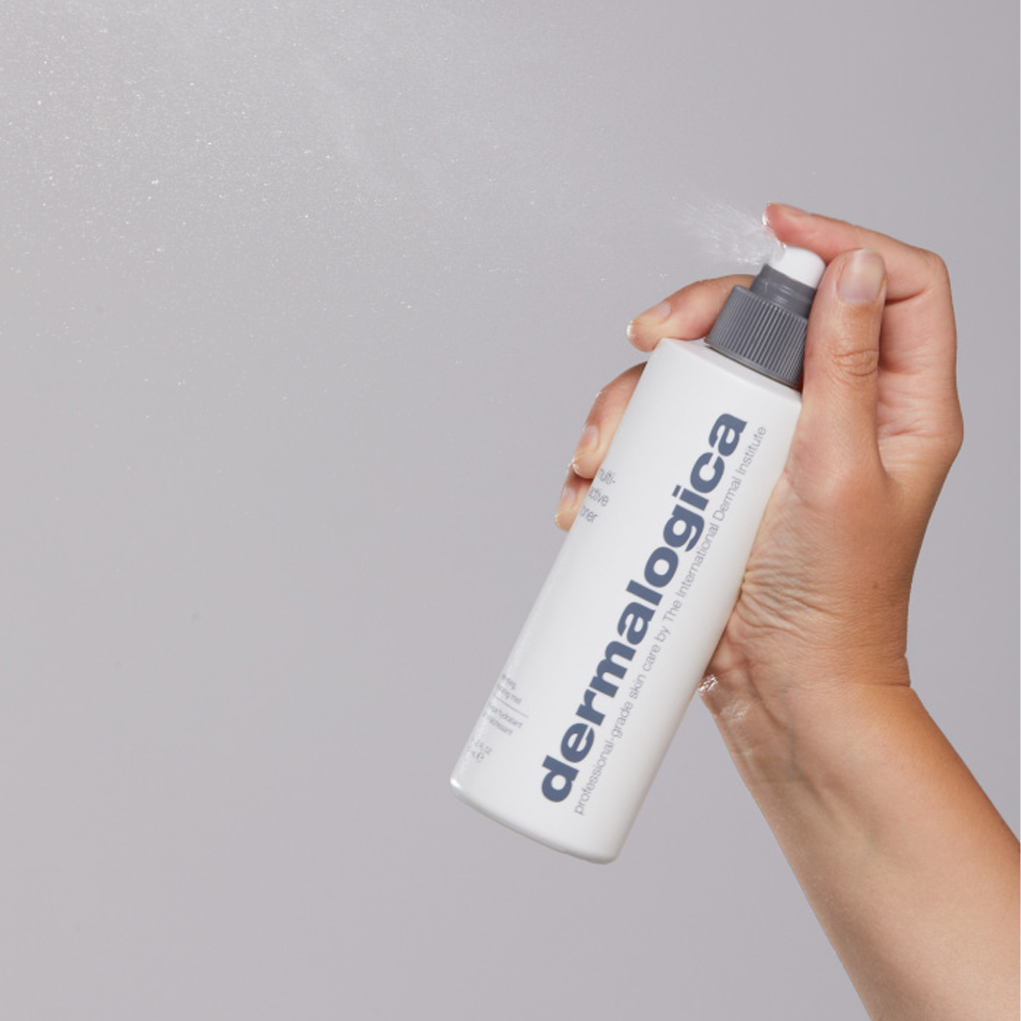 Dermalogica Multi Active Toner Yüz Sprey Toniği 50 ml - Cildi nemlendirir, tazeleyici etki sağlar ve cilt tonunu dengeleyerek rahatlatır.