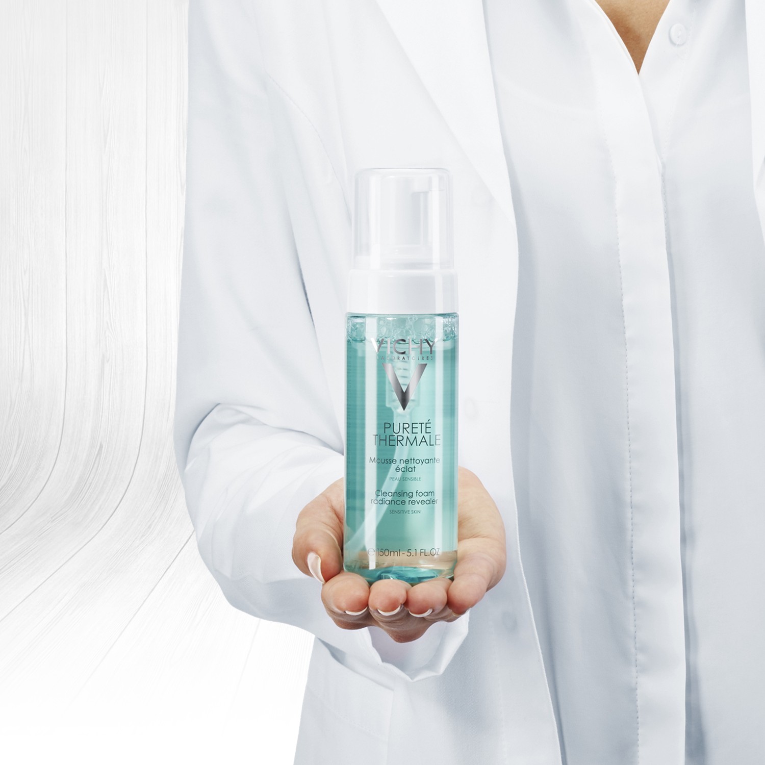 Vichy Purete Thermale Eau Moussant Hassas Ciltler için Yüz Temizleyici Köpük 150 ml – Cildi nazikçe arındırarak rahatlatan, cilt bariyerini koruyan yüz temizleyici köpük.