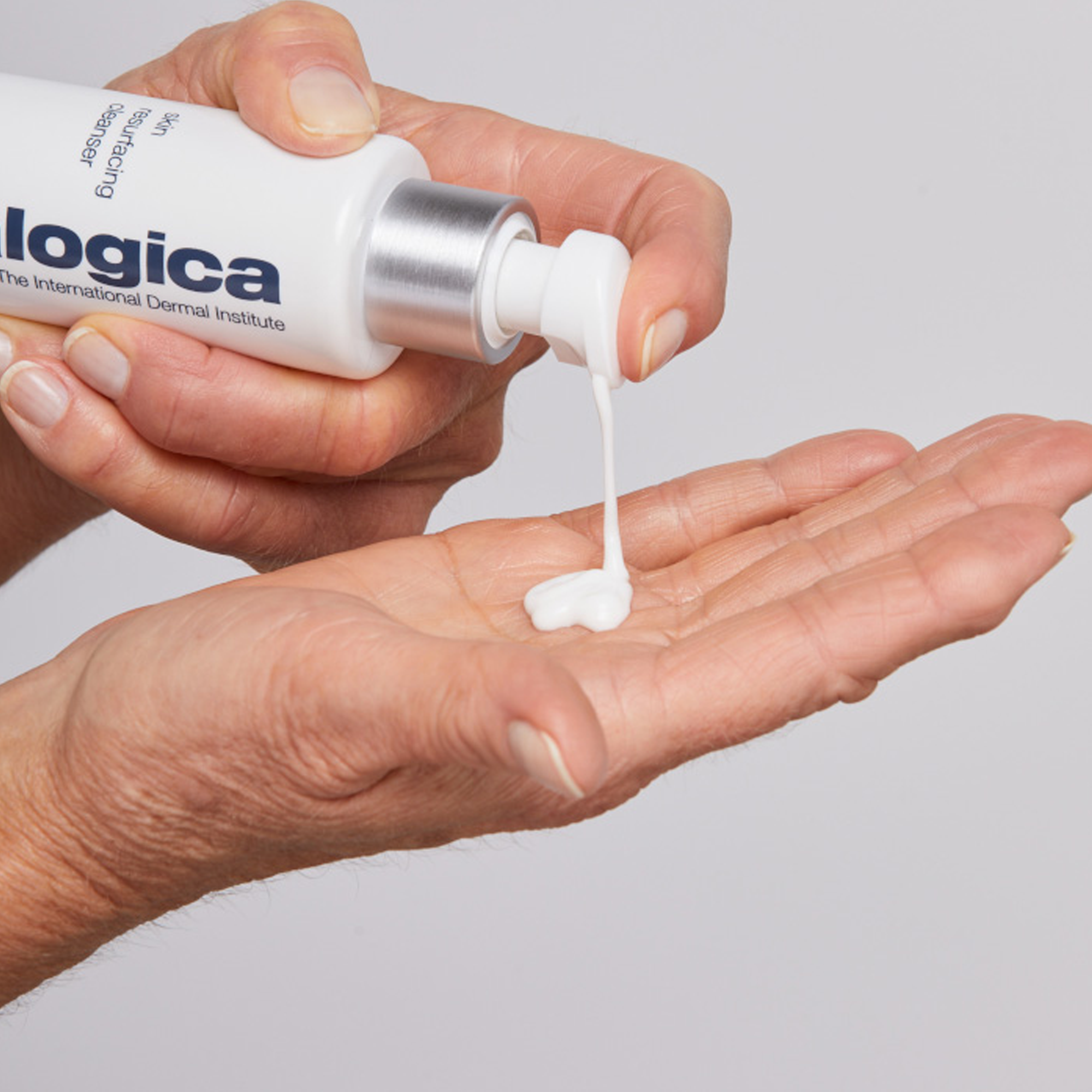 Dermalogica Skin Resurfacing Cleanser Eksfoliasyon Yapan Temizleyici 150 ml - Cildi nazikçe soyar, pürüzsüzleştirir ve canlandırır.