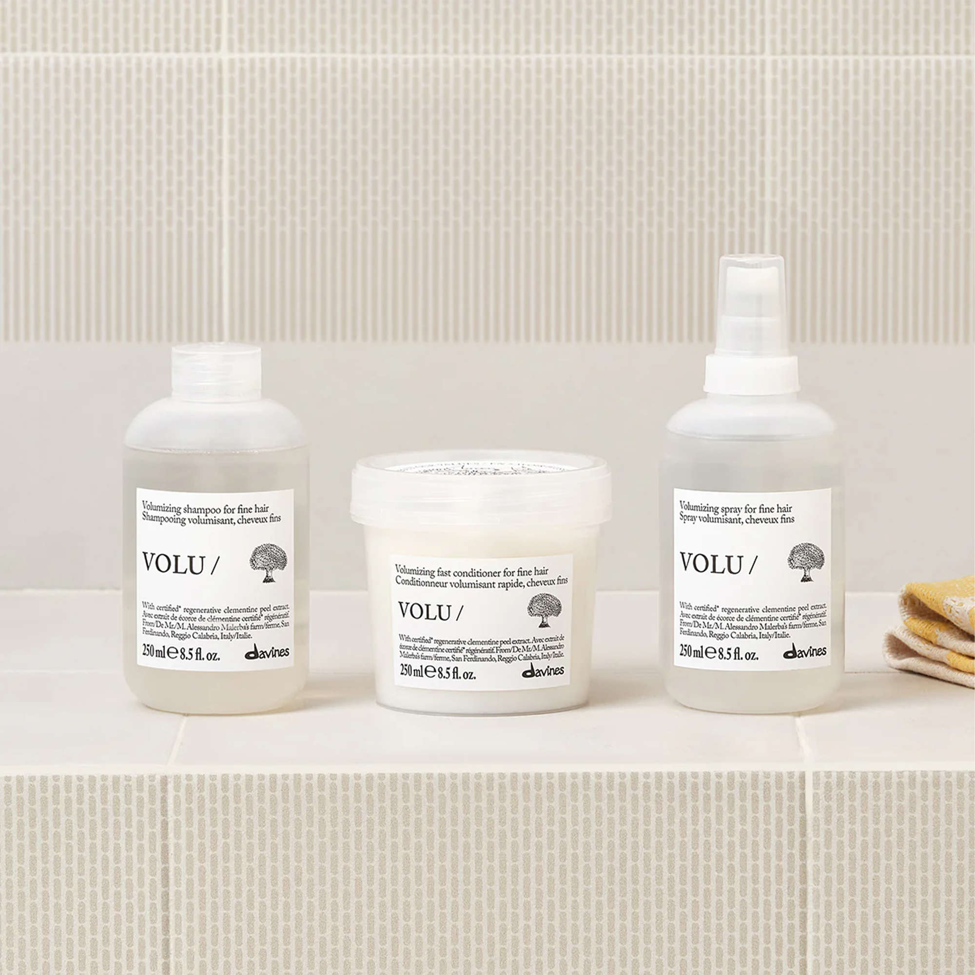 Davines Volu Hacim Kazandıran Şampuan 250 ml – Saç köklerini nazikçe arındırarak doğal hacim etkisi sağlayan günlük bakım şampuanı.