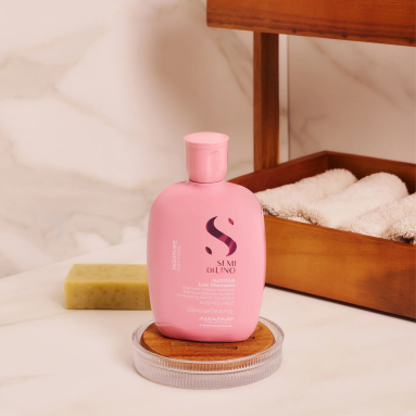 Alfaparf Semi Di Lino Moisture Nutritive Low Şampuan 250 ml - Saçları nemlendirip besleyen düşük pH'lı şampuan