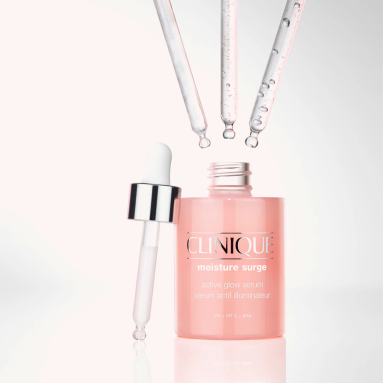 Clinique Moisture Surge Active Glow Nemlendirici Yüz Serumu 50 ml - Zengin içeriği sayesinde cildi derinlemesine nemlendirir, yumuşak ve ışıltılı bir his bırakır.