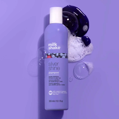 milk_shake Silver Shine Beyaz Gri ve Platin Saçlar İçin Sülfatsız Mor Tonlama Şampuanı 300 ml – Gri ve platin saçlarda istenilen soğuk tonları koruyan, doğal ışıltı sağlayan mor tonlama şampuanı.