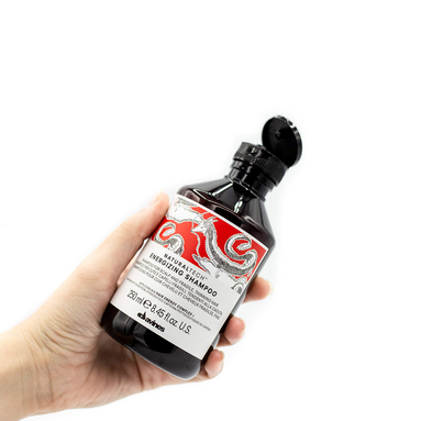 Davines Energizing Dökülme Önleyici Şampuan 250 ml – Saç dökülmesini azaltmaya yardımcı, canlandırıcı etkiye sahip özel bakım şampuanı.