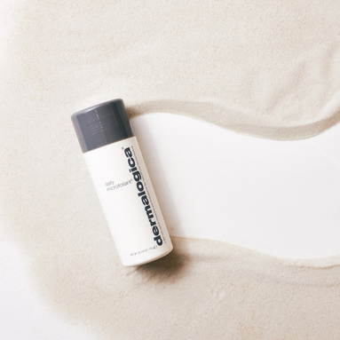 Dermalogica Daily Microfoliant Aydınlatıcı Eksfoliant 74 g - Cildin yenilenmesini sağlar, canlı ve ışıltılı bir görünüm sunar.