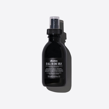 Davines OI/OIL All In One Milk Tüm Saç Tipleri için Bakım Sütü 135 ml – Saçı nemlendirip yumuşatırken, pürüzsüzlük ve parlaklık sağlayan, 135 ml'lik bakım sütü.