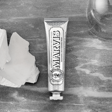 Marvis Smokers Whitening Mint Diş Macunu 85 ml - Dişleri beyazlatan, taze nane tadı veren diş macunu