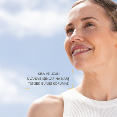 Bioderma Photoderm Max Cream SPF 50+ Light renkli güneş kremi, suya dayanıklı formülü sayesinde denizde veya havuzda yüzerken bile koruma sağlıyor.