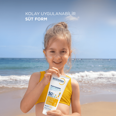 Bebekler ve çocuklar için özel olarak formüle edilmiş Bioderma Photoderm Pediatrics Lait SPF 50+ ile hassas ciltleri güneşten koruyun. Nazik formülü, cilt bariyerini güçlendirir ve nemlendirir.