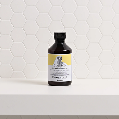 Davines Purifying Kepeğe Karşı Şampuan 250 ml – Kepeğe karşı etkili formülüyle saç derisini arındıran yoğun bakım şampuanı.