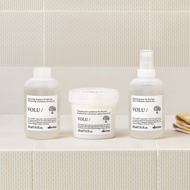 Davines Volu Hacim Kazandıran Şampuan 250 ml – Saç köklerini nazikçe arındırarak doğal hacim etkisi sağlayan günlük bakım şampuanı.